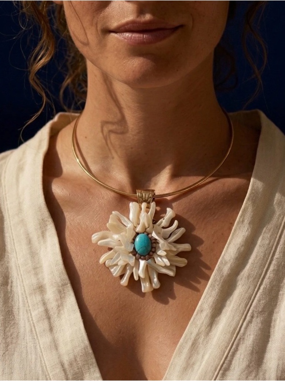 NWT ⚜️🩵⚜️ GARDENIA Tiare Necklace - Picture 2 of 3